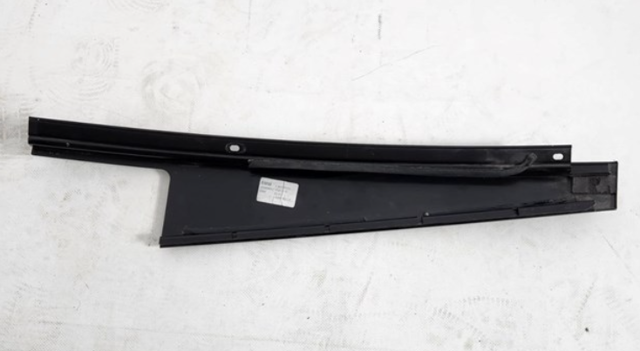 51357369885 BMW Накладка двери задней левой вертикальная купить в Киев