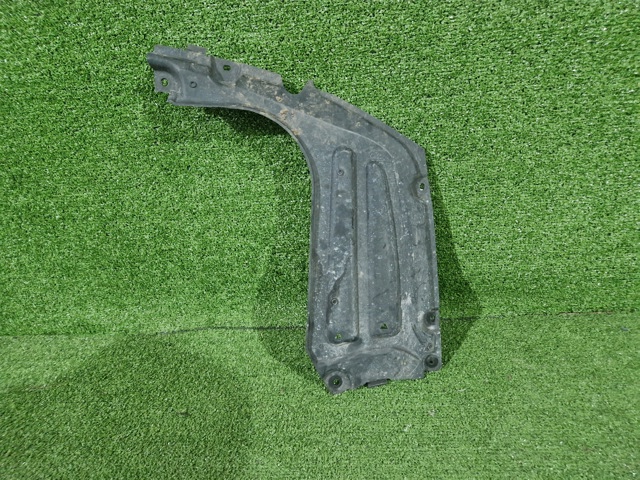 51757476002 BMW Защита днища задняя правая