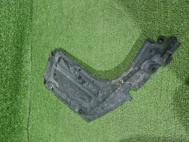 51757476002 BMW Защита днища задняя правая