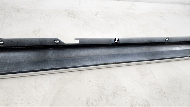 BMW 51777459972 Накладка (молдинг) порога наружная правая в наличии Харьков