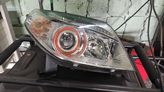 Правая блок фара 1017009815 GEELY