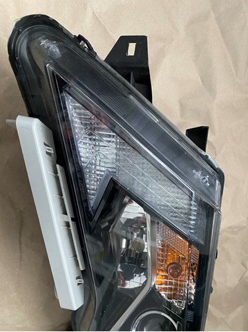 NISSAN 260609PF9A Левая фара в наличии Павлоград
