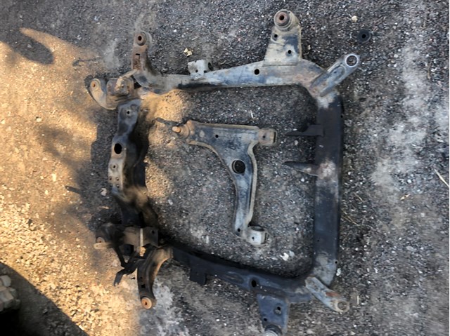Поперечина передней подвески 24404275 OPEL
