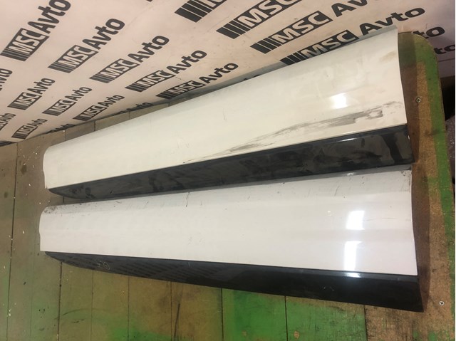 Молдинг двери передней правой нижний 4M0853960G VAG