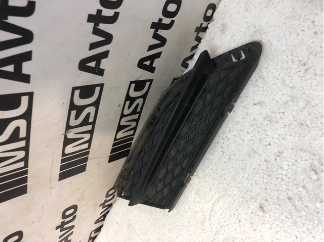 Решетка бампера переднего правая 51117138418 BMW