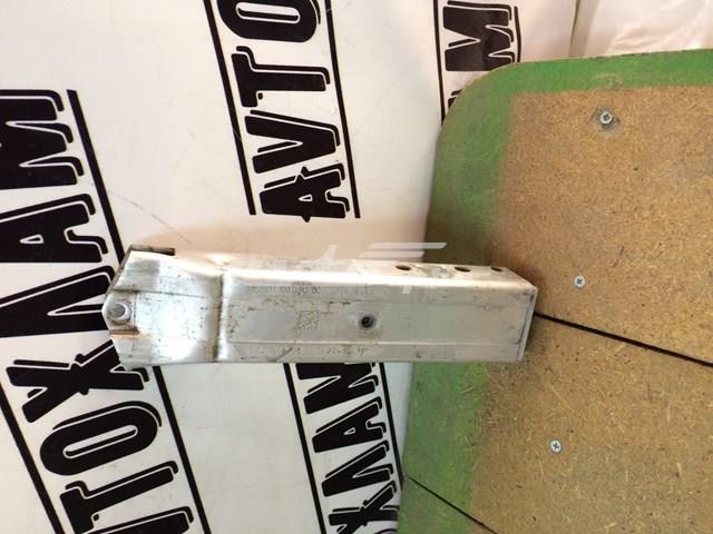 Кронштейн усилителя переднего бампера 51117301587 BMW