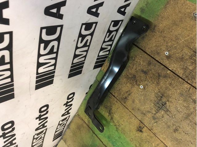 BMW 51117368479 Распорка передних стоек подвески левая в наличии Тернополь