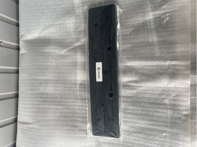 Рамка номерного знака автомобиля передняя 51118069220 BMW