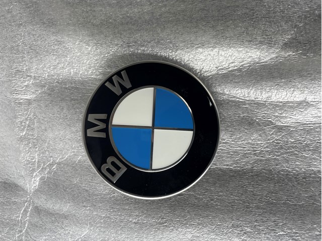 Эмблема на крышку багажника 51147499154 BMW