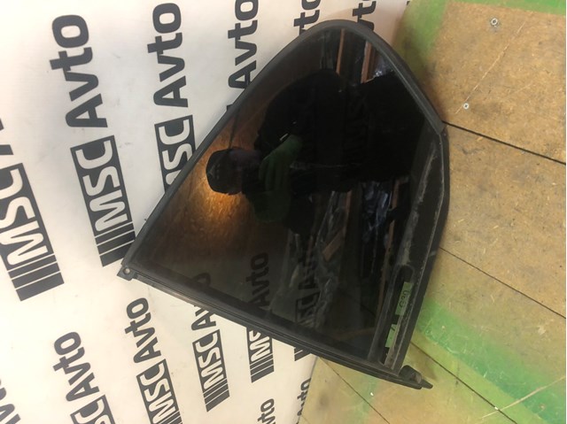 Уголок задней левой двери 51357381347 BMW