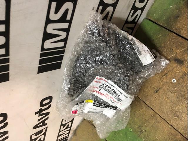 Решетка переднего бампера, правая 520400R030 TOYOTA
