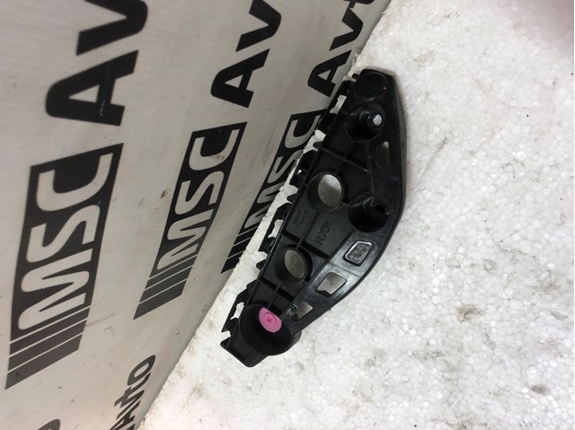 Кронштейн бампера переднего, правый 5253548030 TOYOTA