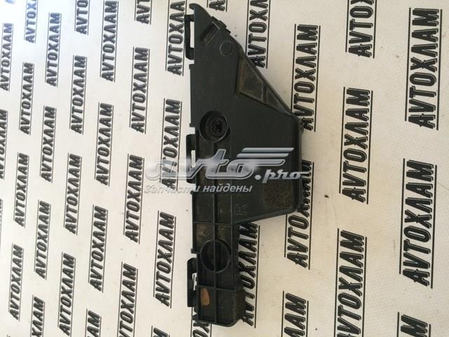 Правый кронштейн заднего бампера 5257548031 TOYOTA