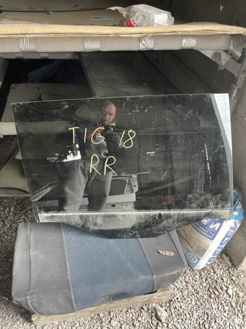 5NN845026 VAG Стекло двери задней правой купить в Хмельницкий