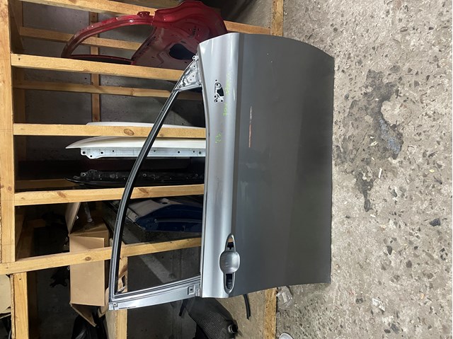 Пассажирская передняя дверь 6700106280 TOYOTA