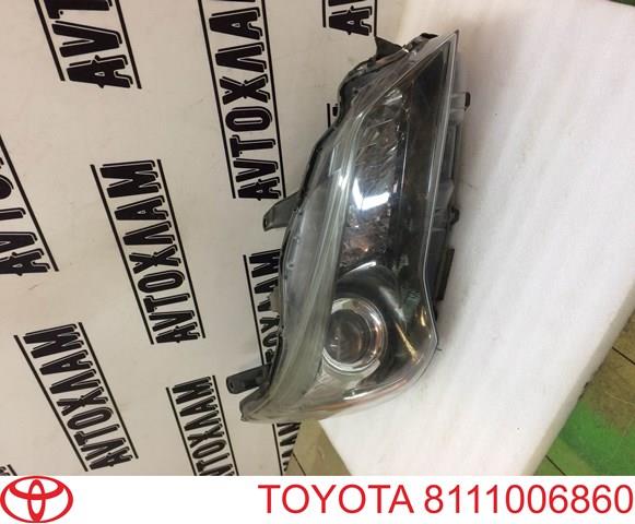 Правая блок фара 8111006860 TOYOTA