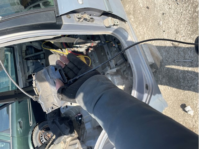 Замок задней двери, правой 8200028427 RENAULT
