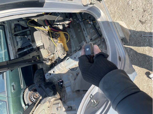 Кнопка подъемника задних стекол 8200315024 RENAULT