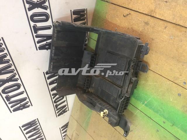 Подставка аккумулятора (АКБ) 8200467409 RENAULT