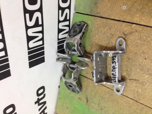 Петля двери задней правой 824001KA0A NISSAN