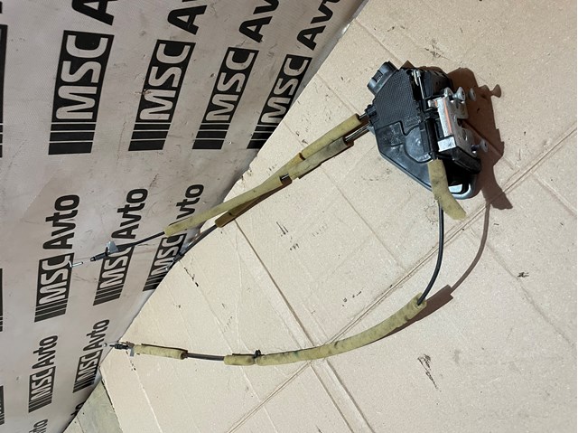 Замок задней правой двери  825004BA0A NISSAN