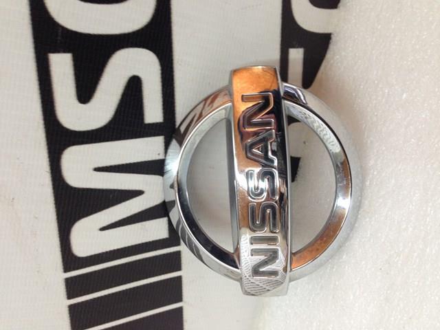 Фирменный значок 90890AU400 NISSAN