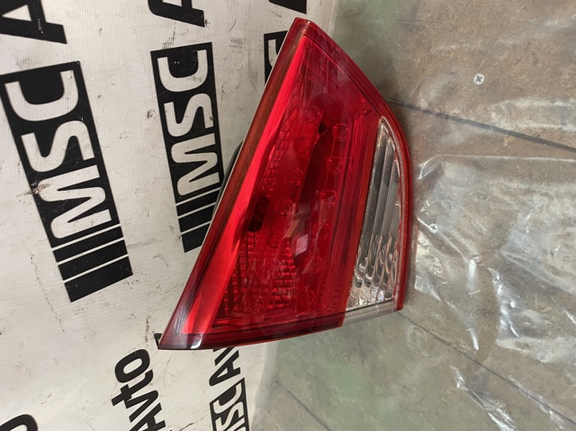 Задний левый внутренний фонарь 924052Y0 HYUNDAI