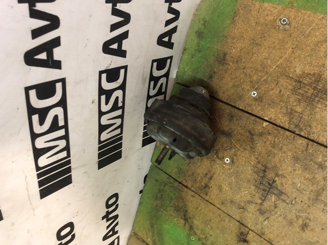 Подушка передней опоры двигателя Volvo 850