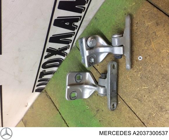 Петля задней двери, левой A2037300537 MERCEDES