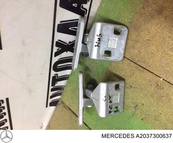 Дверной шарнир задний правый A2037300637 MERCEDES