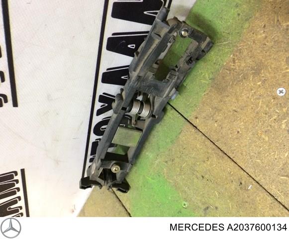 Держатель наружной ручки двери, левых дверей A2037600134 MERCEDES