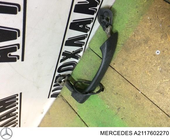 Ручка задней двери наружная, правая A2117602270 MERCEDES