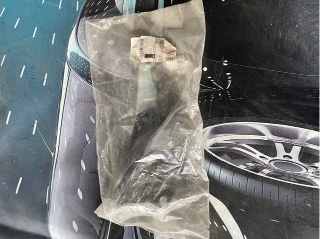 Завеса капота левая B45A52420A MAZDA