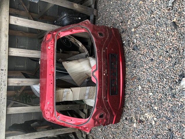 Пятая дверь KDY46202XC MAZDA