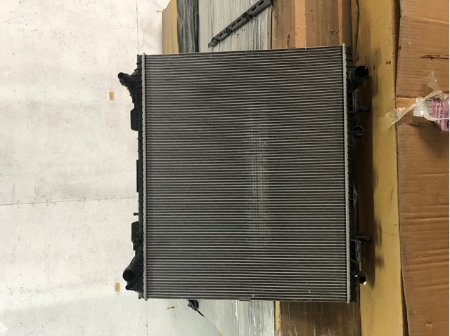 Радиатор LR062425 LAND ROVER
