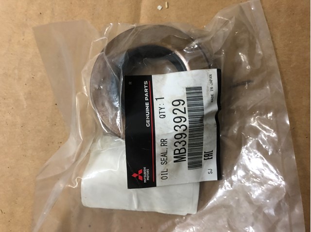 Сальник заднего хвостовика редуктора  MB393929 MITSUBISHI