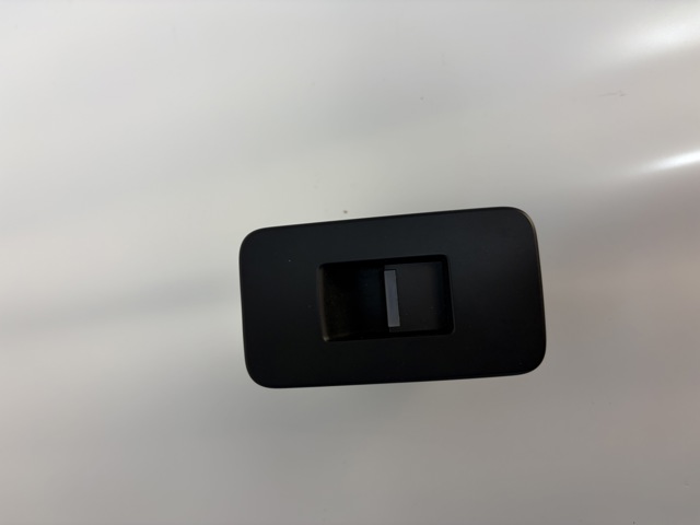 Кнопка стеклоподъемника передняя правая LR059773 LAND ROVER
