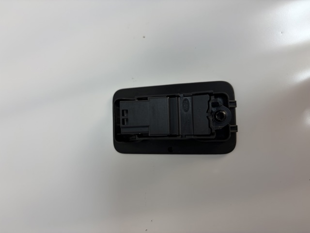 LAND ROVER LR059773 Кнопка включения мотора стеклоподъемника передняя правая в наличии Ирпень