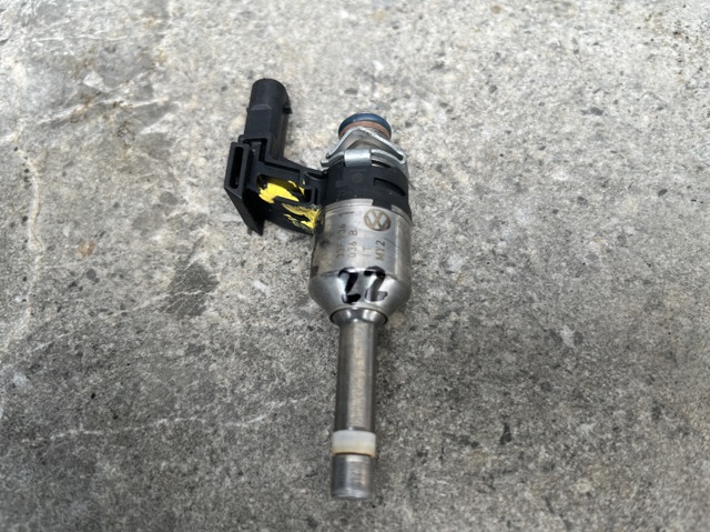 Форсунка дизельная в сборе 03F906036B VAG