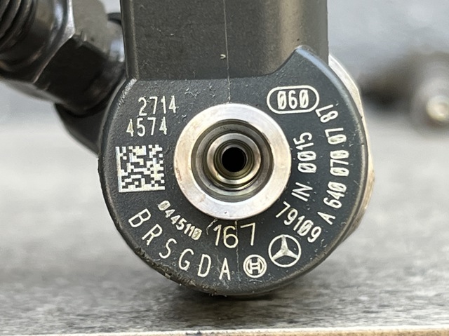 Форсунка дизельная в сборе 0445110167 BOSCH