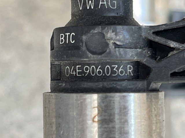 Форсунка впрыска топлива 04E906036R VAG