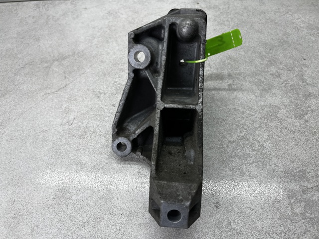 Кронштейн подушки КПП, левый 1J0199117Q VAG