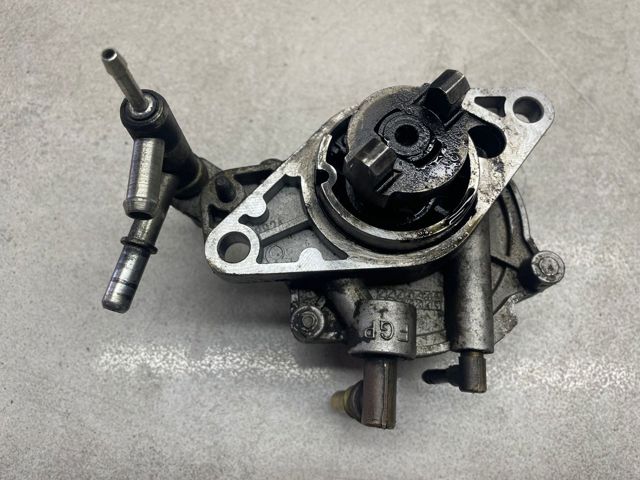 Механический вакуумный насос 55193232 OPEL