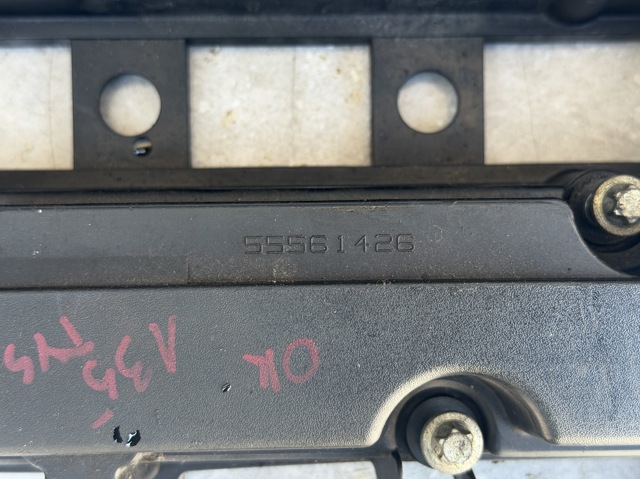 Крышка клапанов 55561426 OPEL
