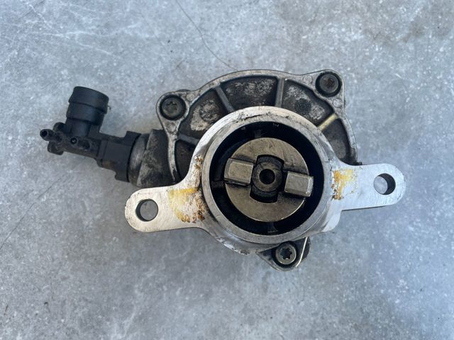 Насос вакуумный 8200102535 RENAULT