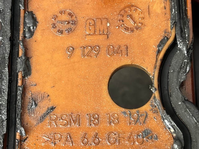 Крышка клапанов 9129041 OPEL