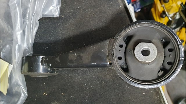TOYOTA 1236331012 Подушка (опора) двигателя правая верхняя в наличии Николаев