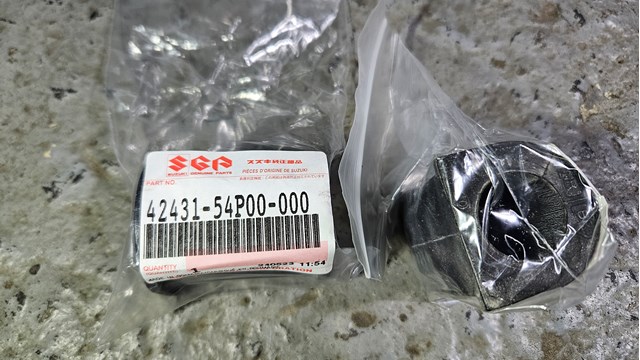 4243154P00000 SUZUKI Втулка стабилизатора переднего купить в Черкассы