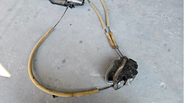 Замок задней левой двери 825013NF0A NISSAN