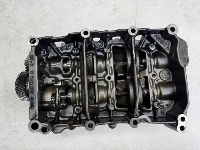 Насос маслозакачивающий 03G103537B VAG